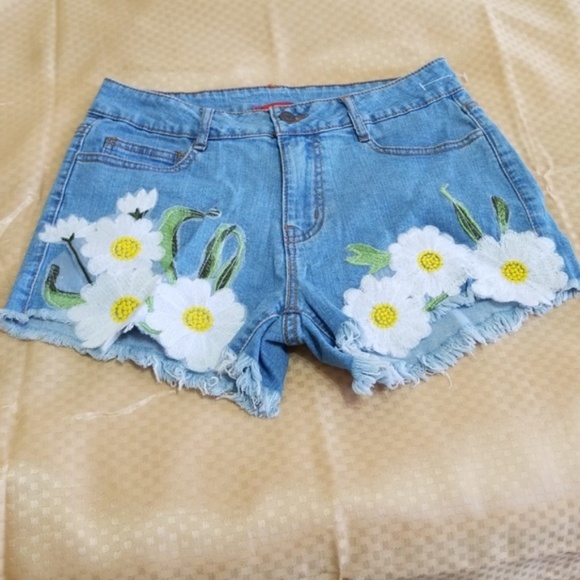 Saks Fifth Avenue Pants - Saks Fifth Avenue Cute Shorts s. L NWT